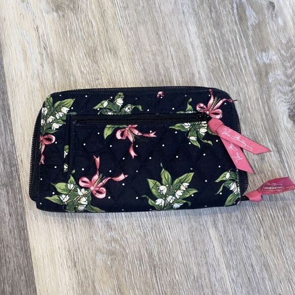 Vera Bradley Quilted Wallet New Hope Ribbons Card Slots Money Pocket Zippers - Picture 1 of 6
